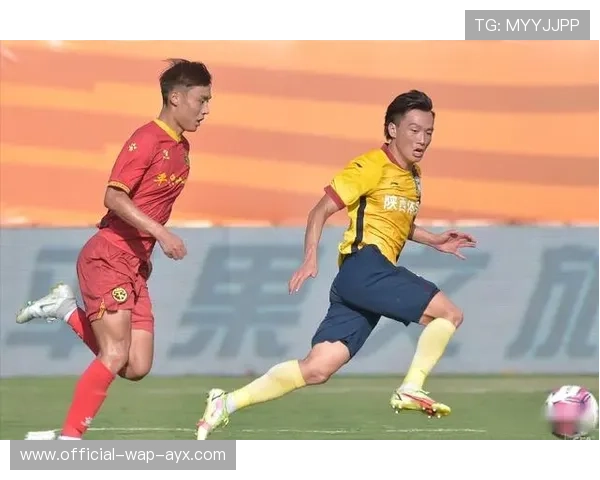 防线高位压迫演练：无球跑动与回位节奏被重复强化