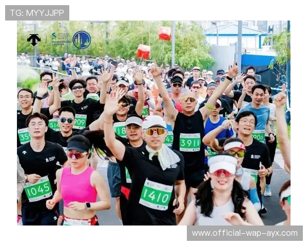 城市慢跑圈层形成带动周边服务业发展，城市跑步
